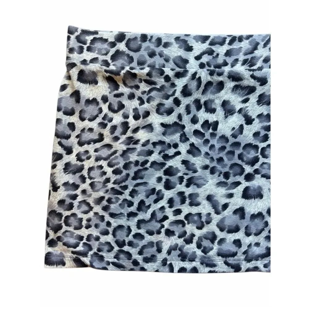 Zenana Outfitters Leopard Print Mini Skirt in Gray and Black Small